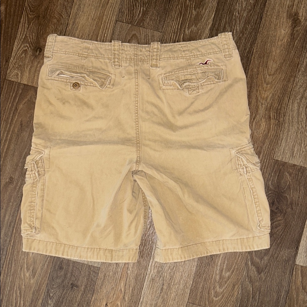 Hollister Men's Beige Cargo Shorts - Picture 5 of 5